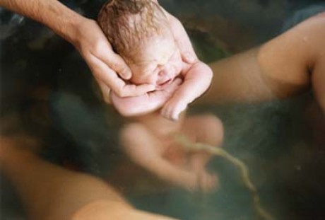 Младенец рожден в воде