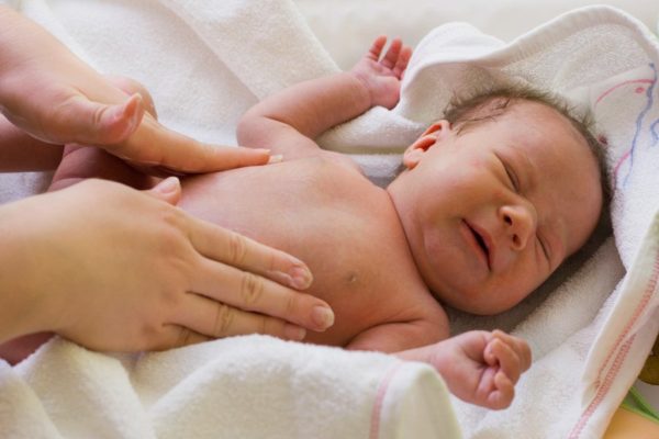 Колики у новорожденных лечение