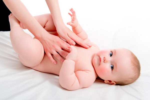 массаж новорожденному от икоты