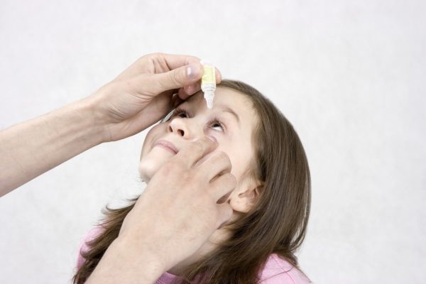 Чем лечить аллергический конъюнктивит у ребенка, объяснит специалист