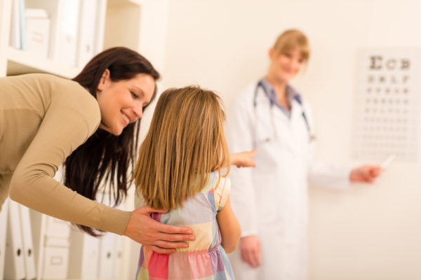 Чем лечить аллергический конъюнктивит у ребенка, расскажут педиатр, аллерголог и офтальмолог