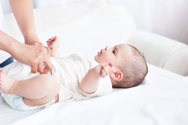 Как часто нужно менять подгузник новорожденному