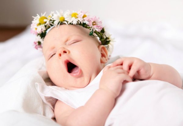 Режим дня ребенка в 3 месяца предполагает до 18 часов отдыха