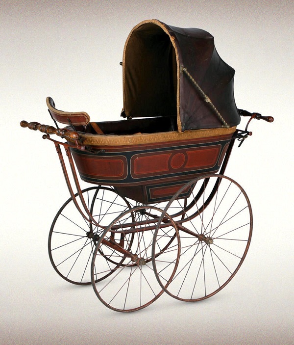 Ранняя коляска с деревянным кузовом от британского производителя Silver Cross