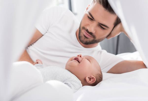 Страх оставаться наедине с новорожденным - вот, что больше всего пугает молодых отцов