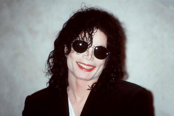 Майкл Джексон - знаменитость, который воспользовался услугами суррогатного материнства