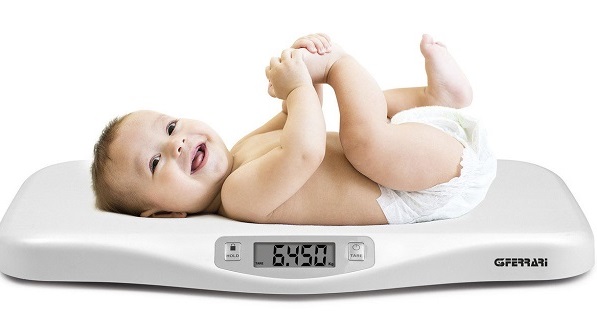 Детские электронные весы - приспособление для новорожденных, которое облегчит маме жизнь