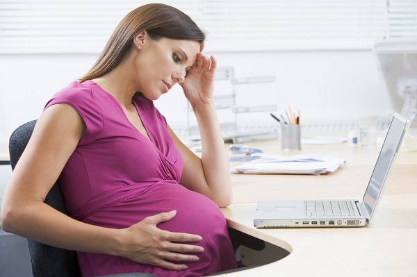 Страх выпасть из активной жизни и работы - главный страх будущей мамы