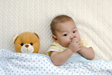язык жестов у новорожденных: что хочет сказать ребенок